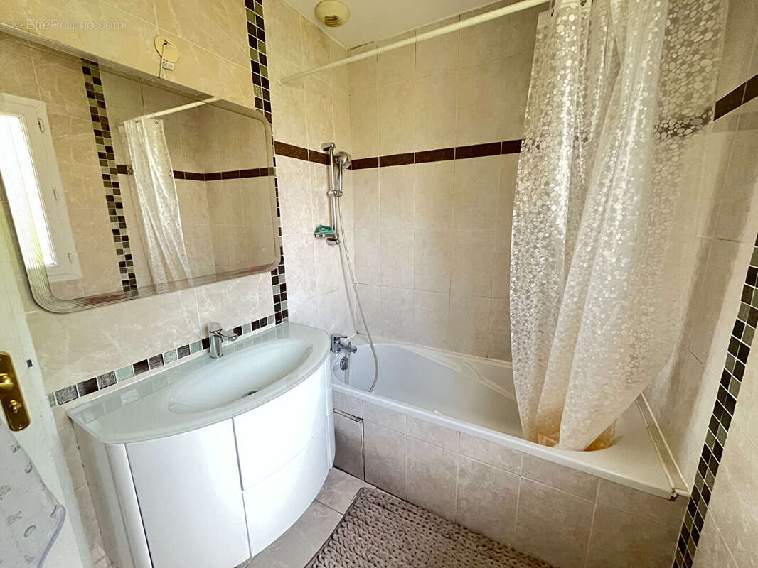 Maison à SAVIGNY-LE-TEMPLE