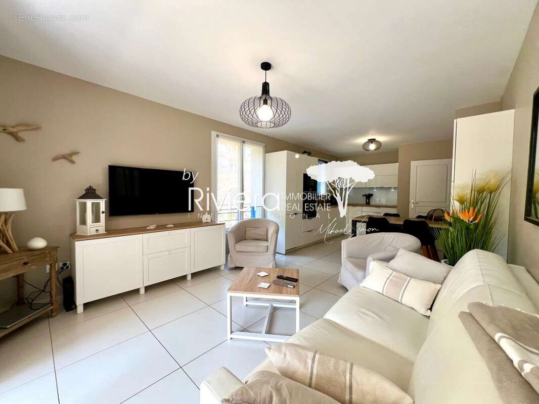 T2 avec terrasse piscine et double garage ! - photo 11