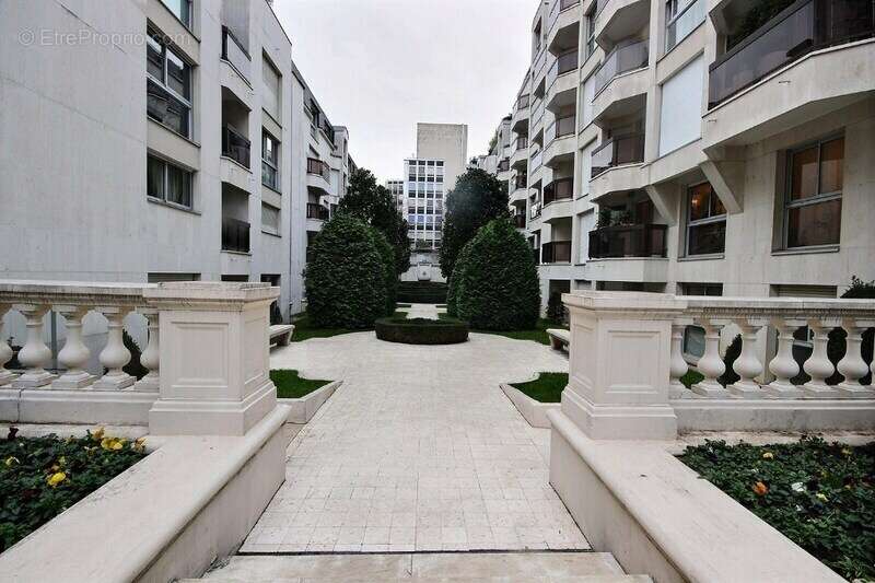 - SAINT DOMINIQUE - 2 pièces en rez-de-jardin 45m² - photo 5