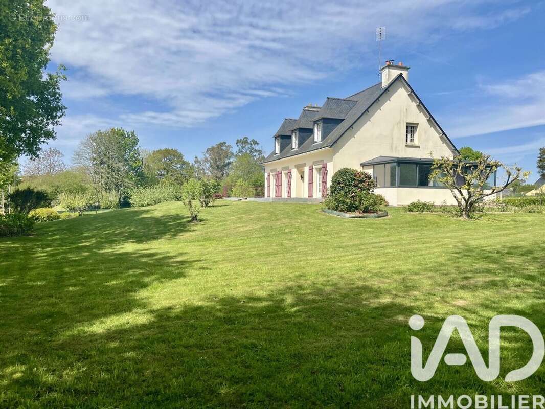 Maison 164 m² à Saint-Herve  - photo 2