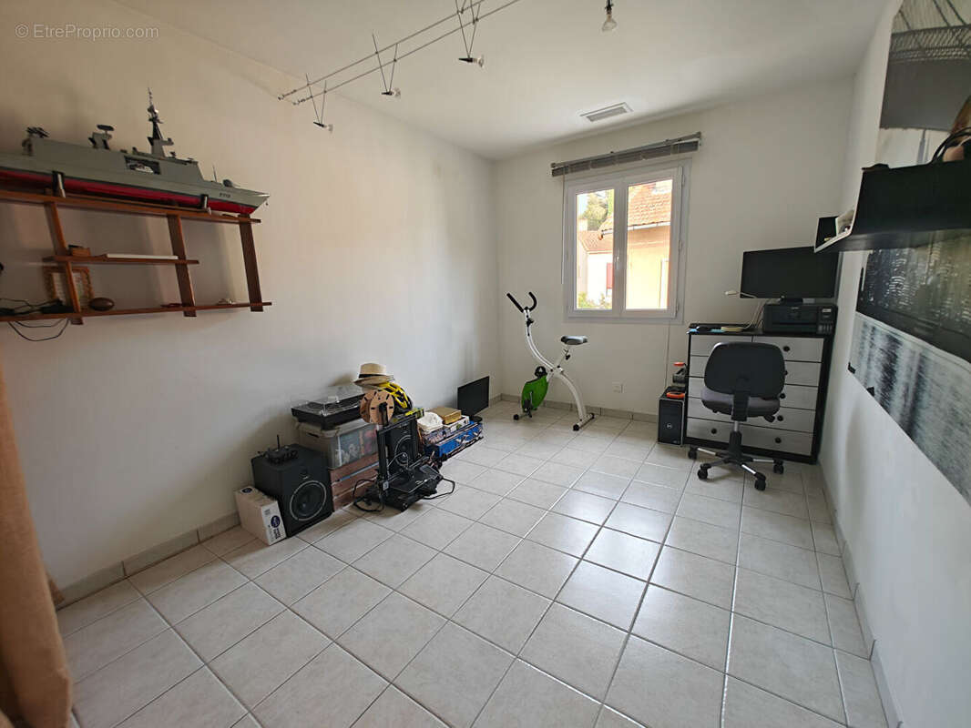 Maison Toulon Est  4 pièce(s) 115 M2  sur  terrain avec piscine et stationnement. - photo 11