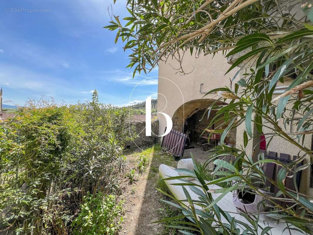 Maison à SAINT-SAUVEUR-DE-CRUZIERES