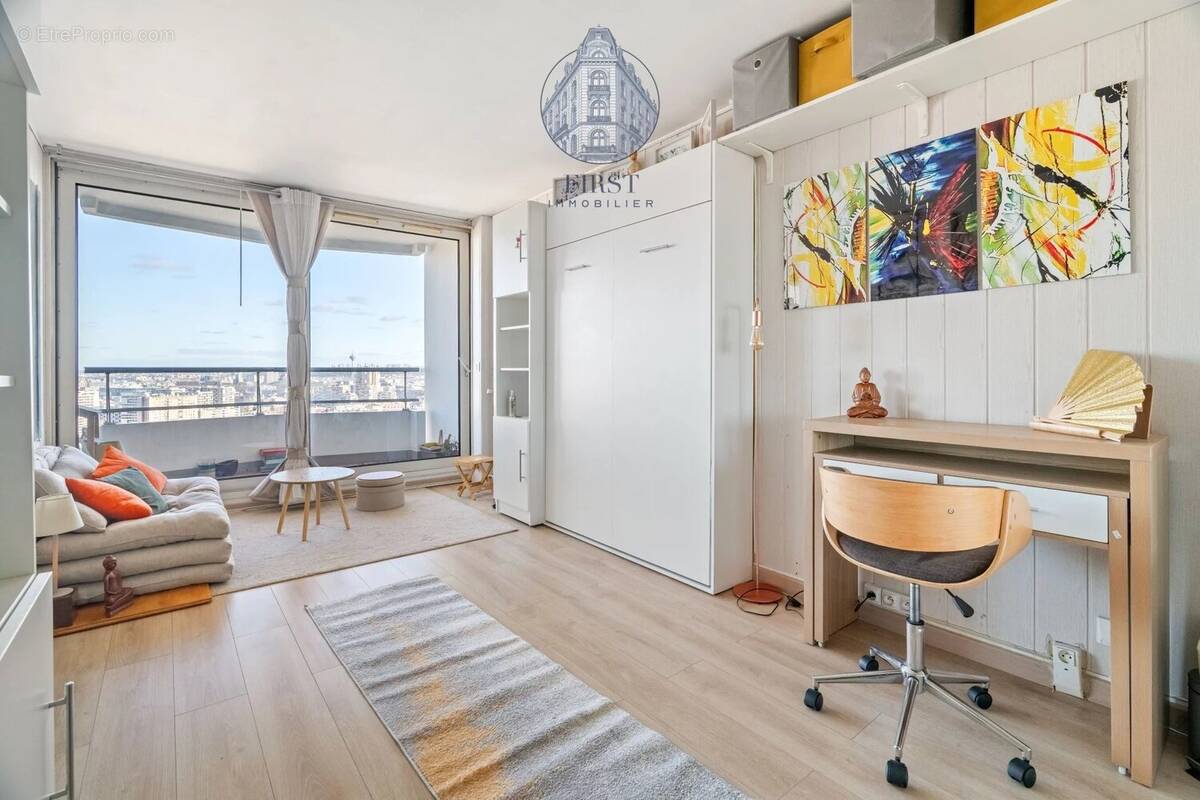 Appartement à PARIS-18E