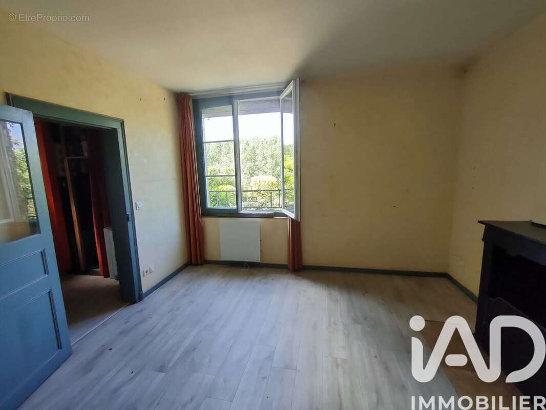 Maison 183 m² à Tresson  - photo 6