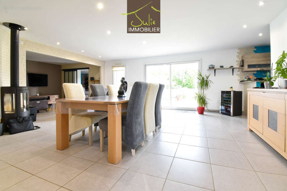 Maison à MONCOUTANT