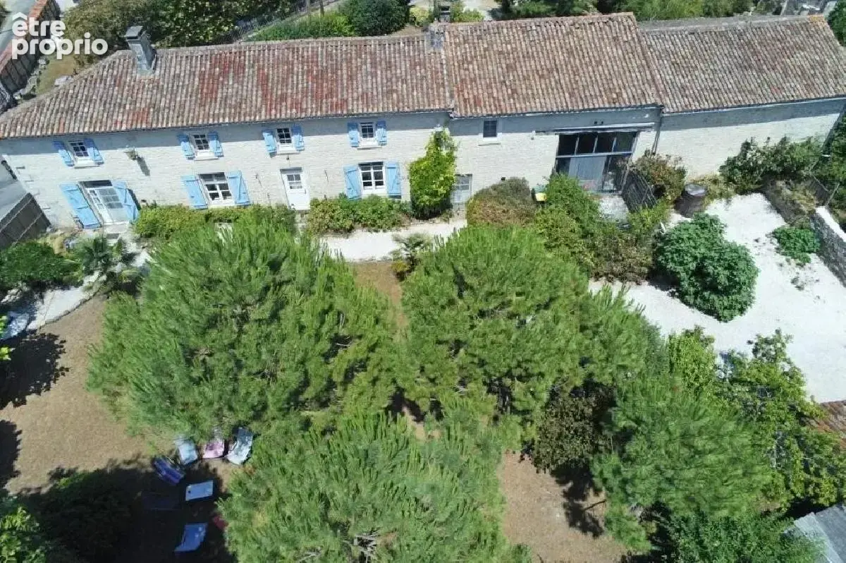 Maison 8 pièces 213 m² à vendre à Villefagnan (16240) - photo 2