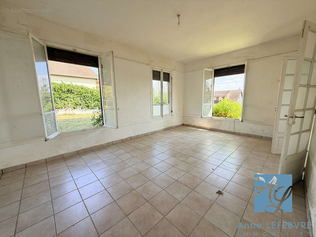 Centre à pied de cette maison de 5 pièces avec garage et jardin - photo 2