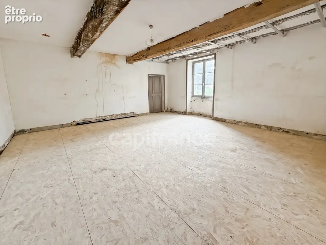 Maison de caractere, toiture recente, dependances et projet pret a realiser - photo 7