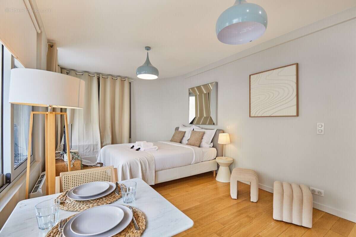 Appartement à PARIS-7E