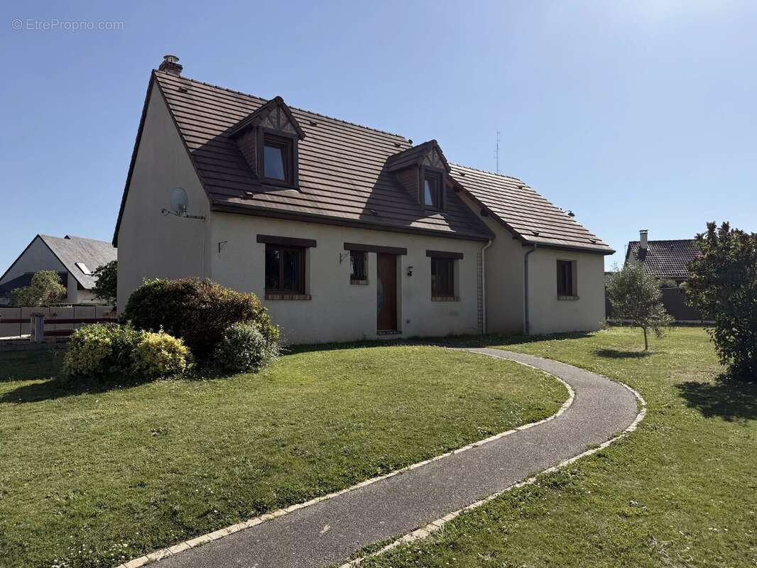 Maison à FONTAINE-BELLENGER