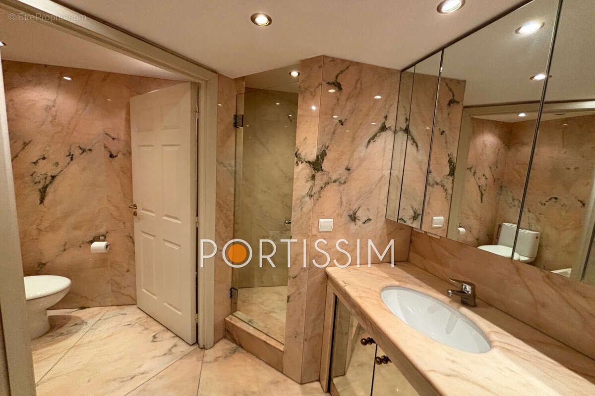 Appartement à SAINT-LAURENT-DU-VAR