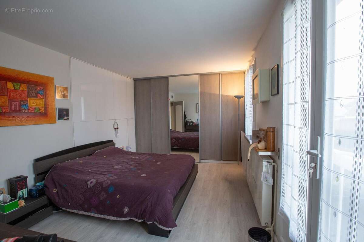 Photo 9 - Maison à LE MESNIL-SAINT-DENIS