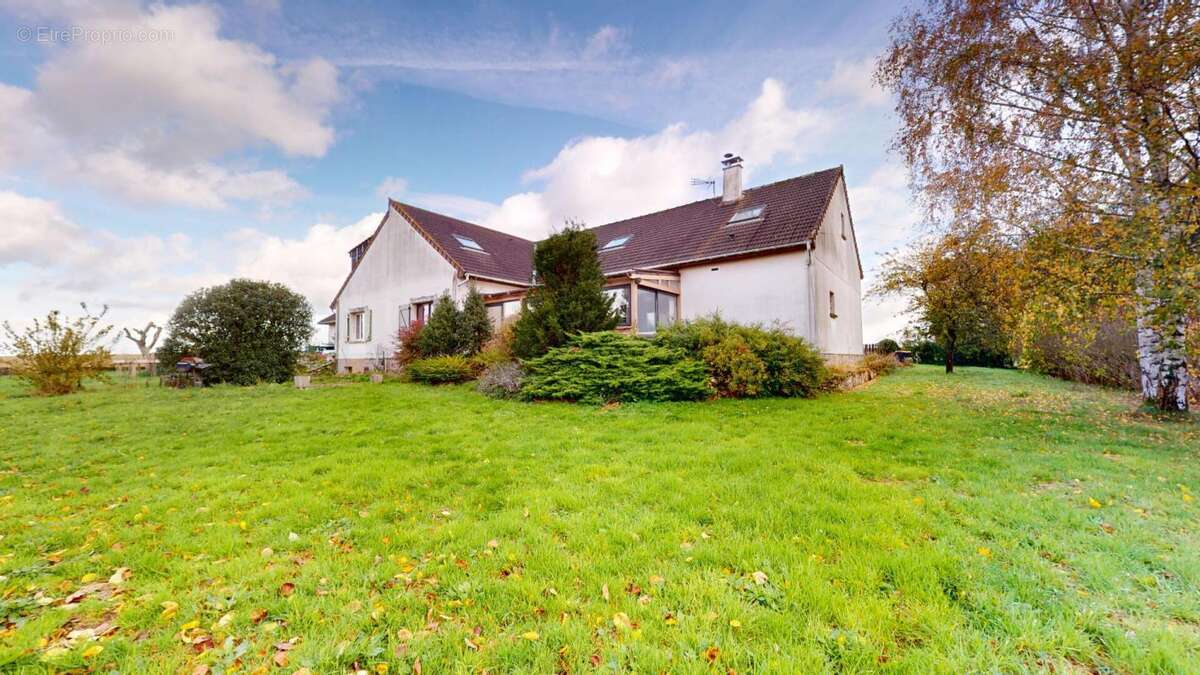 Maison à JOUY-LE-CHATEL