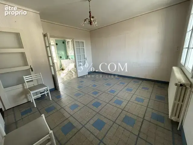 Maison de 117m2 avec deux garages et dépendances sur 960m2 d - photo 5