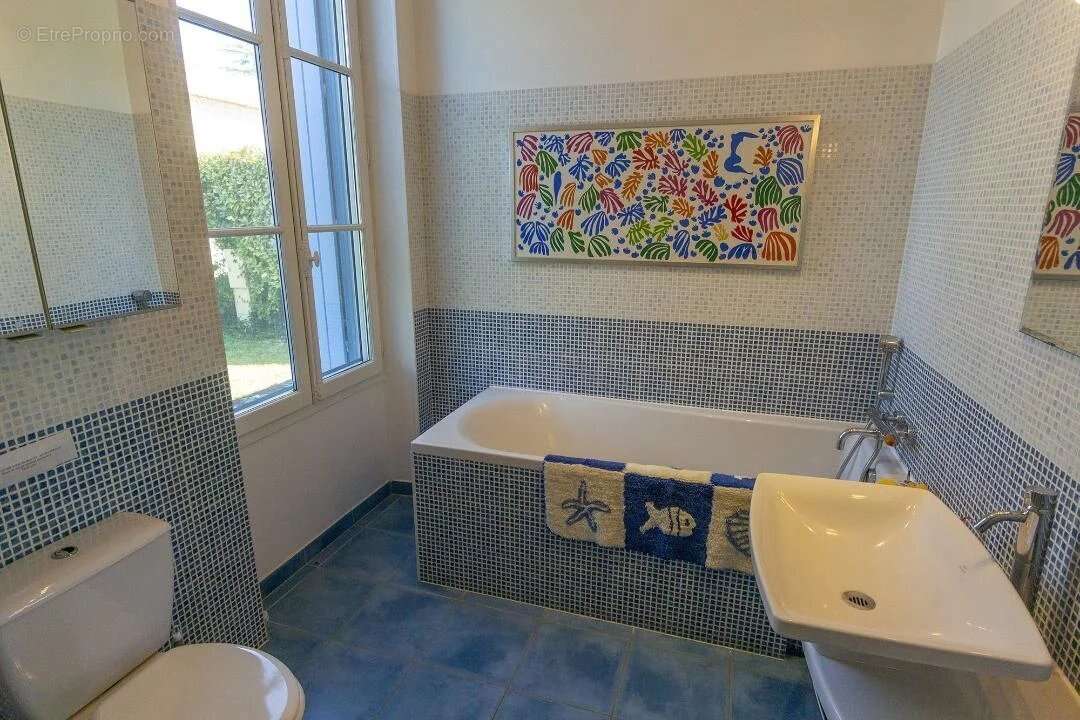 Maison familiale avec piscine et grange indépendante - photo 9