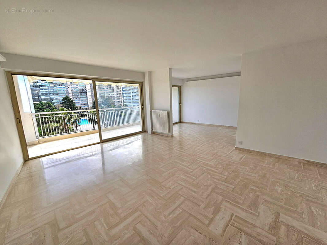 Appartement à MANDELIEU-LA-NAPOULE