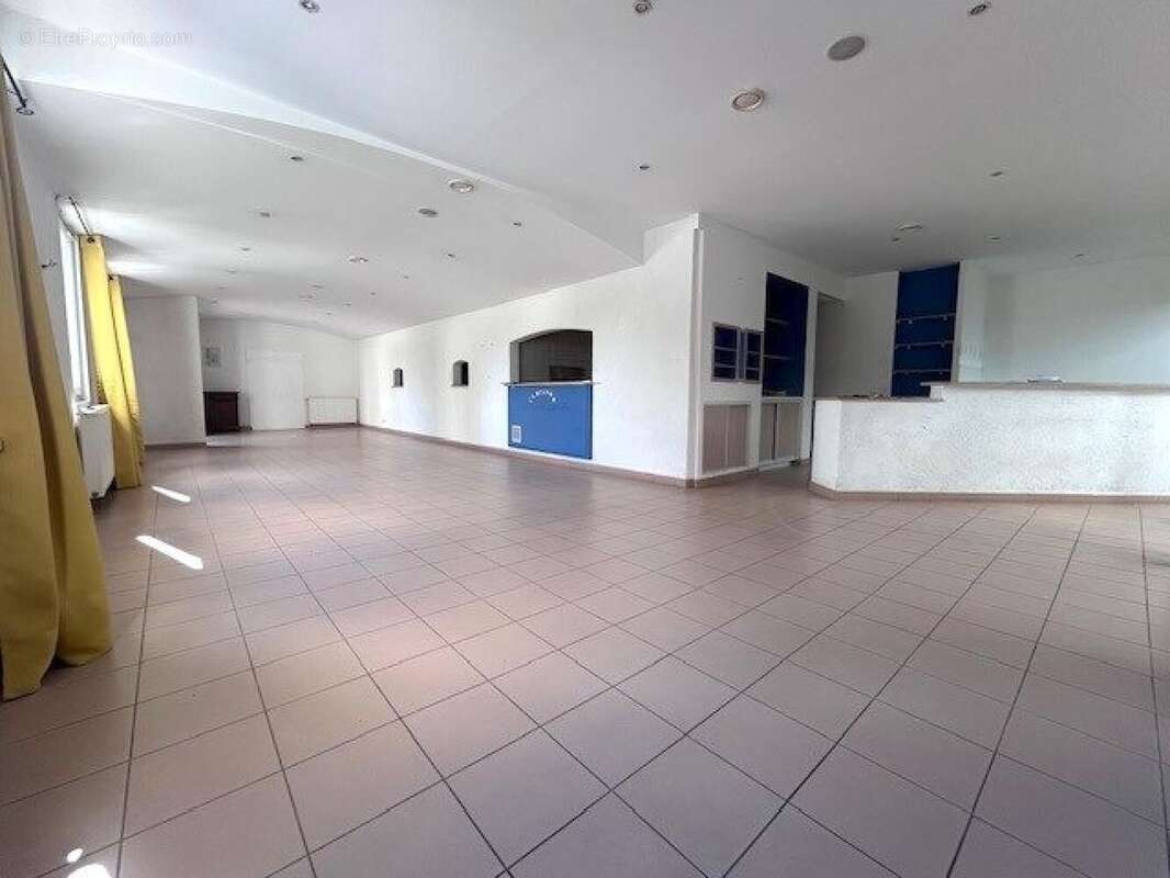 Photo 3 - Commerce à ORBEC