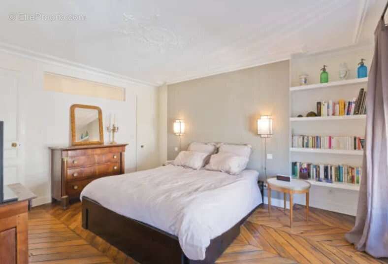 Appartement à NEUILLY-SUR-SEINE