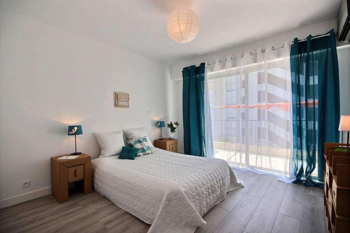 Chambre Parquet - Appartement à ANTIBES