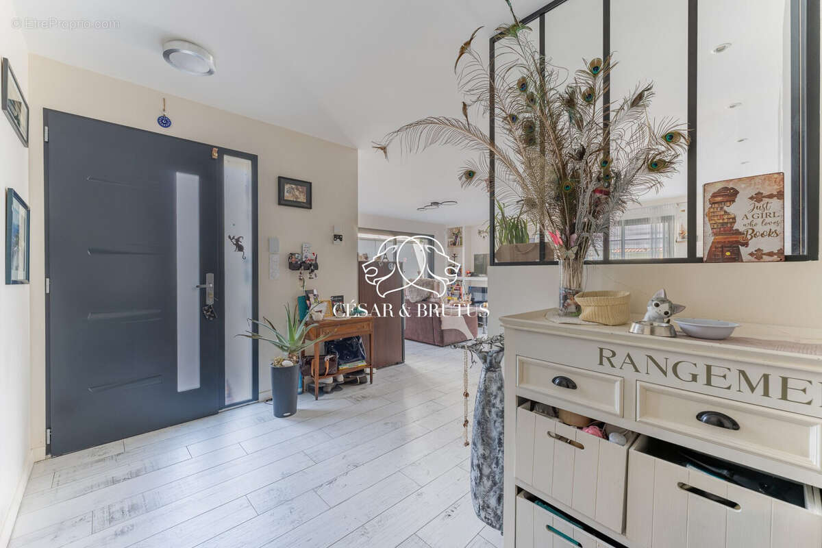 Maison à COLLONGES-AU-MONT-D'OR