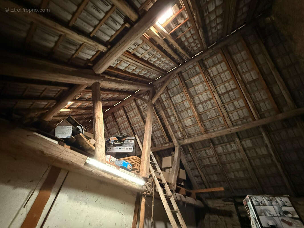 Maison à HYEVRE-MAGNY