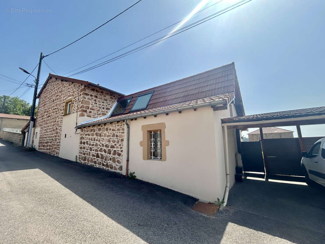 Maison à COURS-LA-VILLE