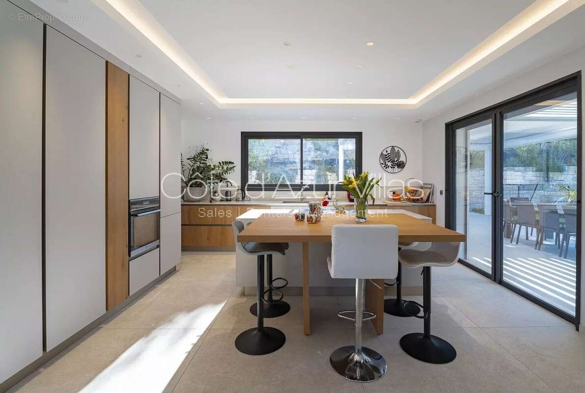 Maison à ROQUEFORT-LES-PINS