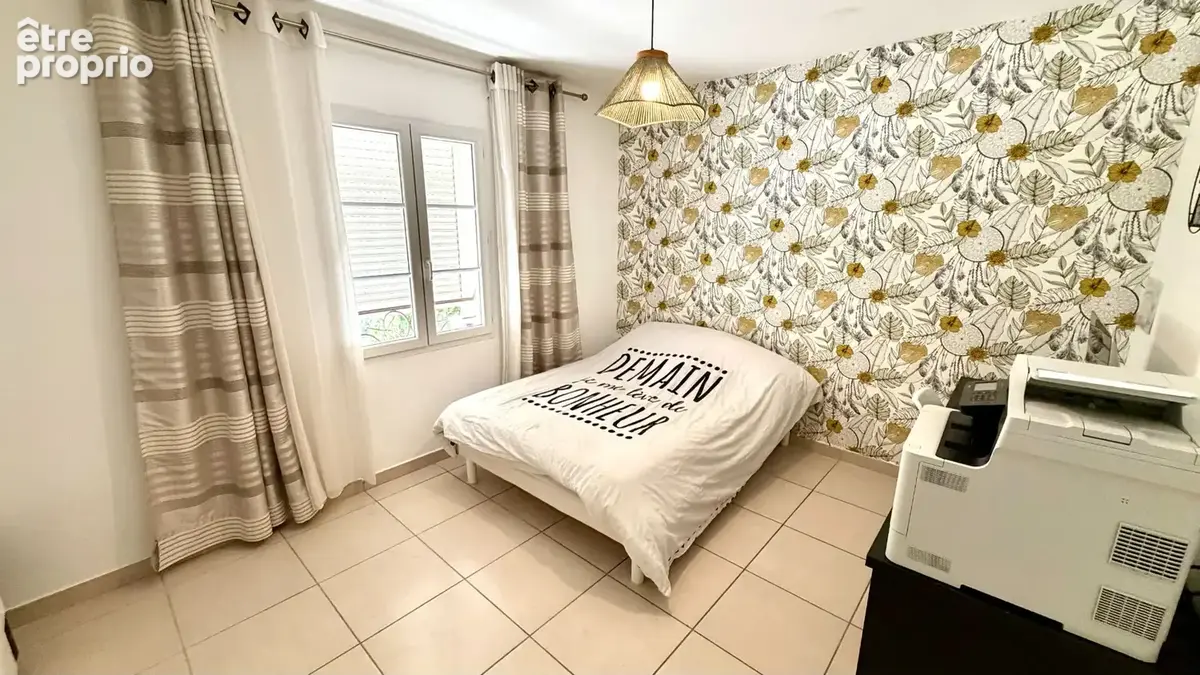 Villa traditionnelle avec piscine sur 2300 m² de jardin clos et arboré. - photo 11