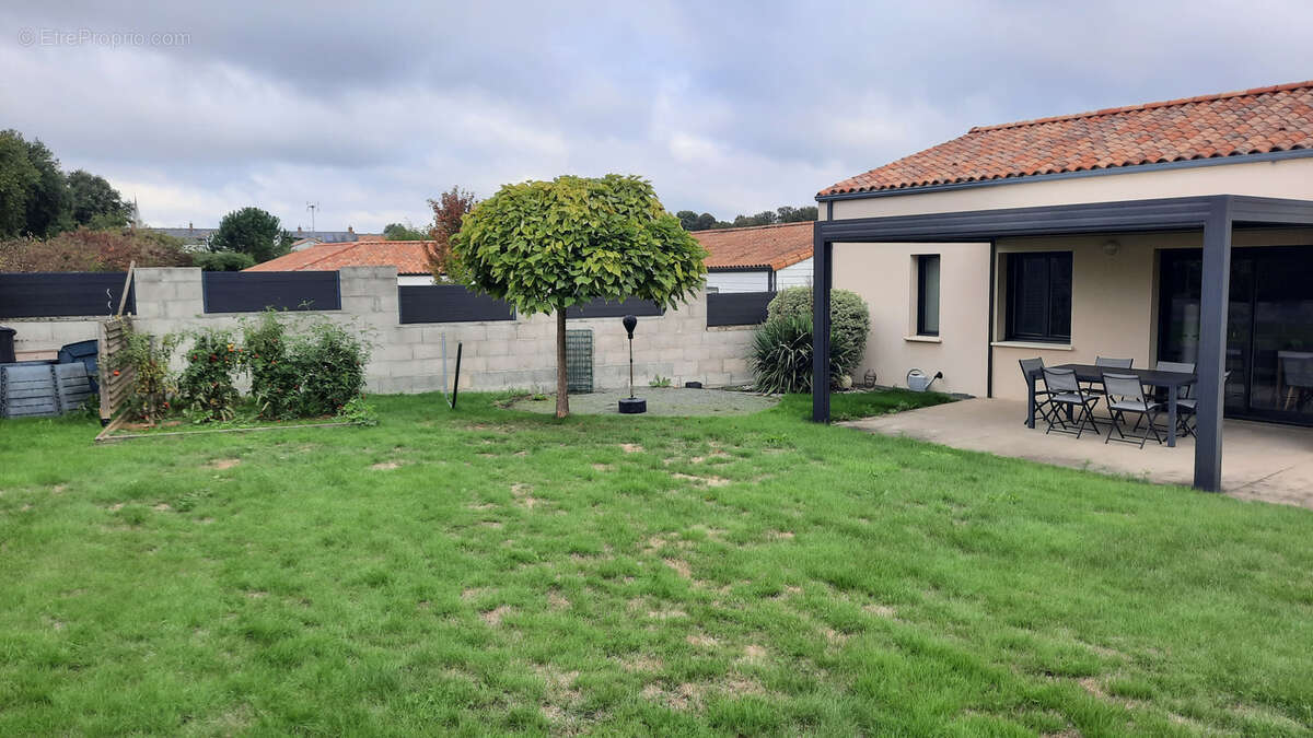 Maison à MESNARD-LA-BAROTIERE