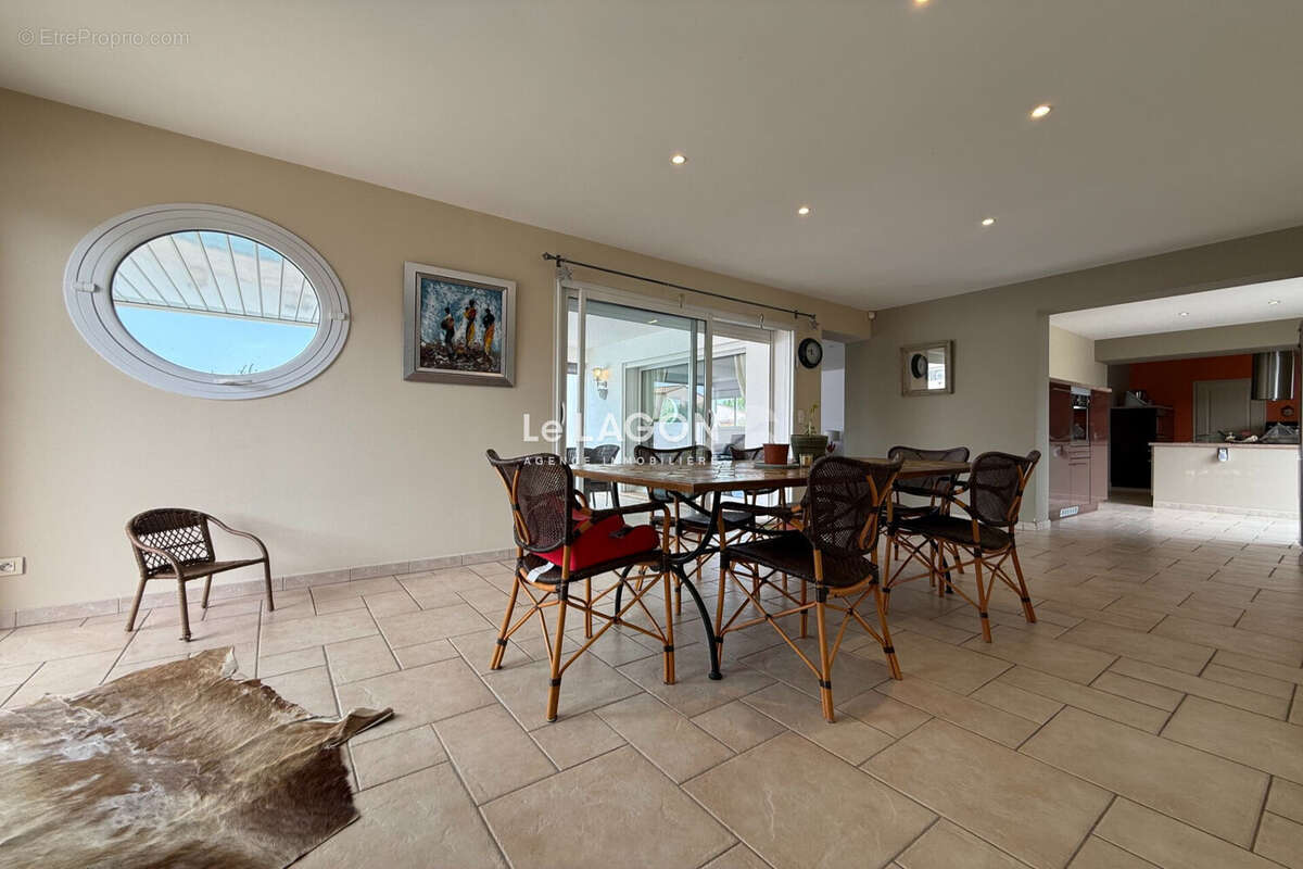 Maison 161 m² à Saint-Cyprien  - photo 3
