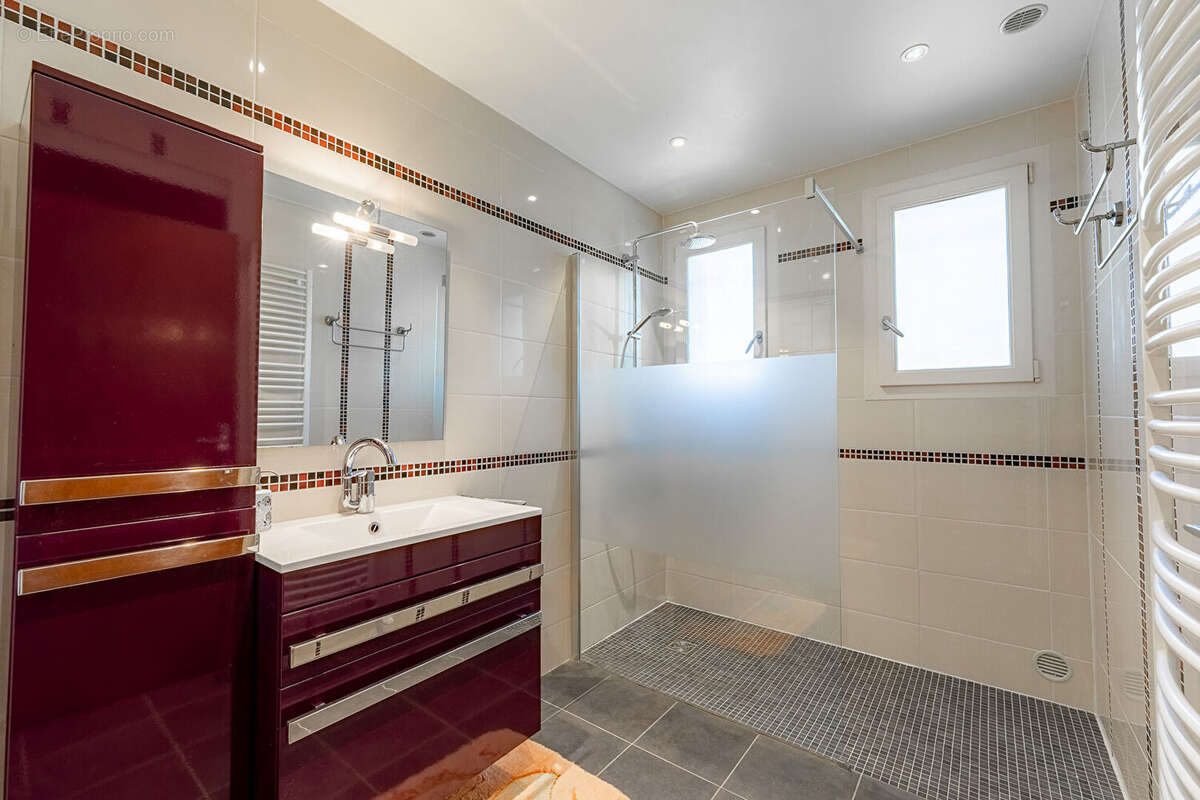 Appartement à BRISON-SAINT-INNOCENT