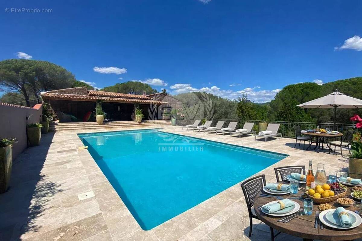 Maison à ROQUEBRUNE-SUR-ARGENS