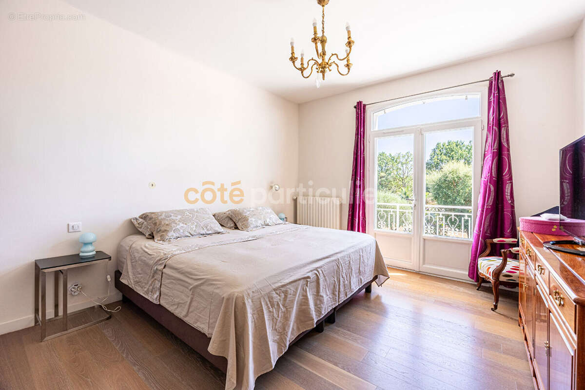 Propriété d'exception unique -- 410 m2 habitable -- 23 714 m2 de parc arboré -- proche de nantes - photo 8