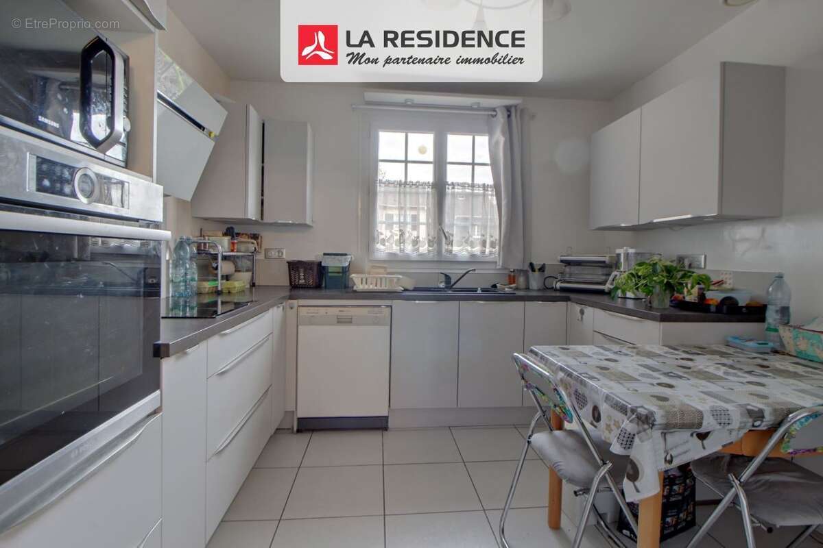 Maison à LES CLAYES-SOUS-BOIS