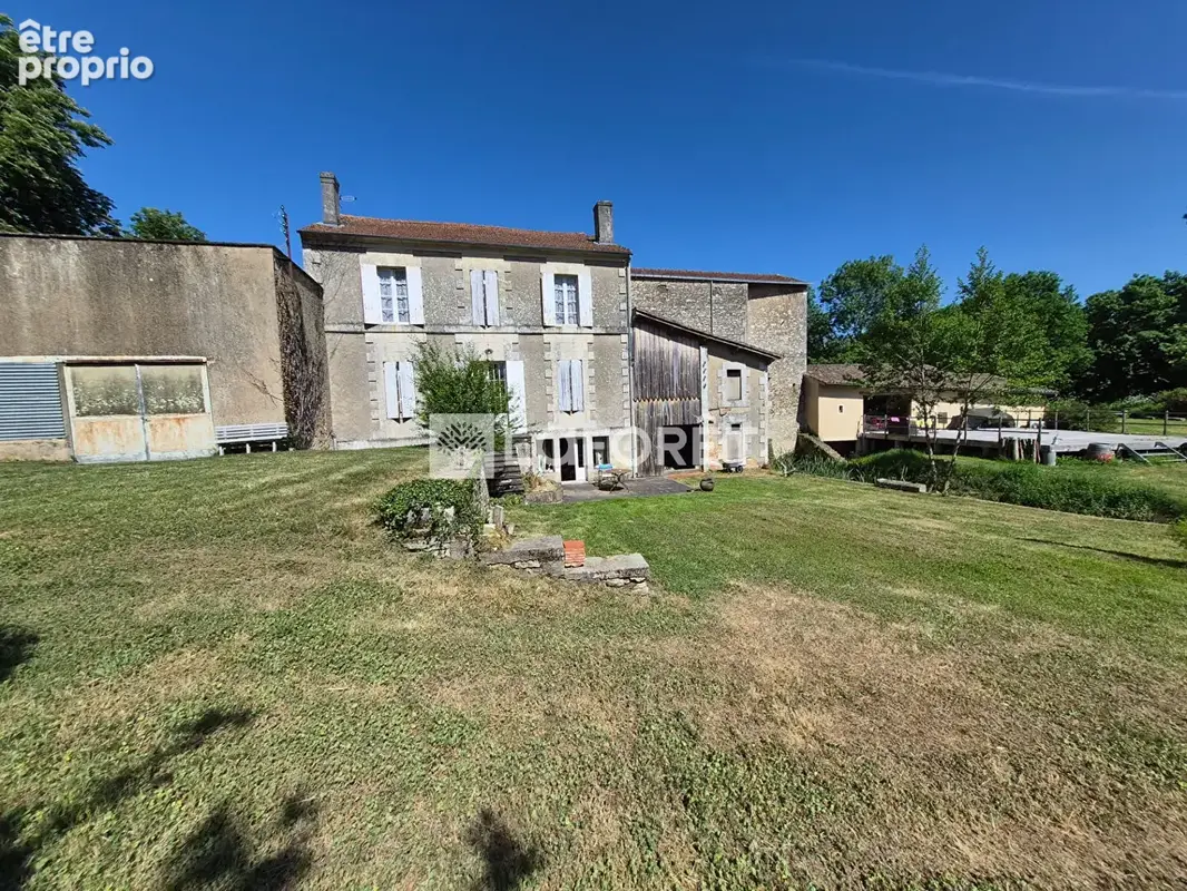 Maison de caractère, ancienne Minoterie, Atelier d'artiste et dépendances. - photo 8