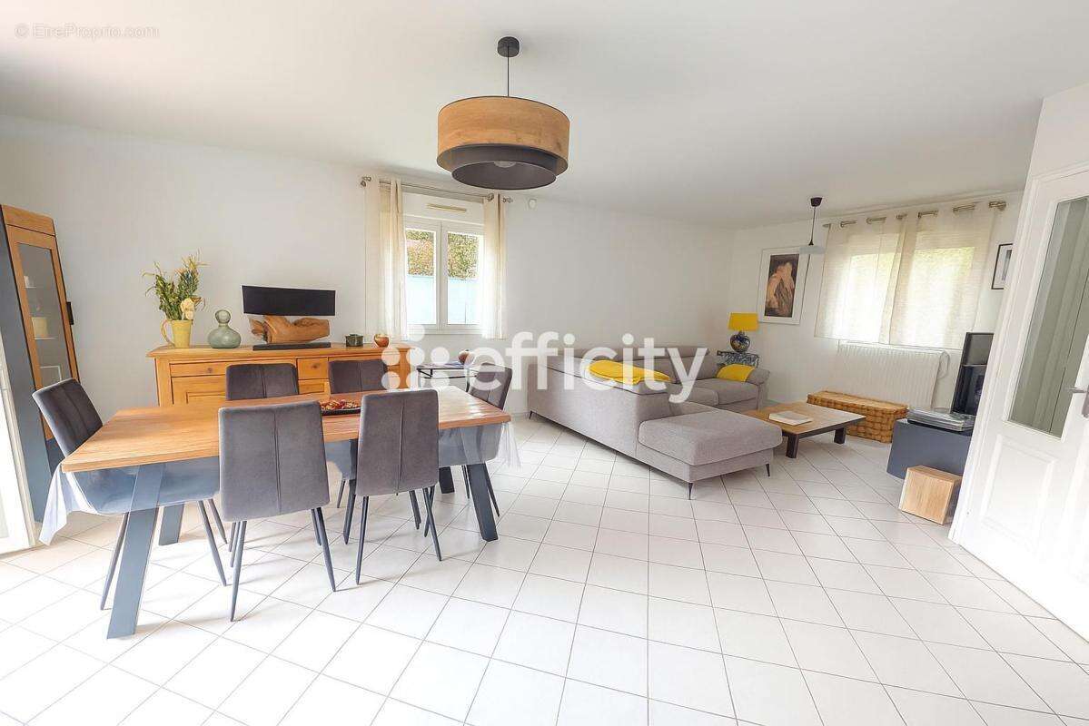 Maison à SAINT-EGREVE