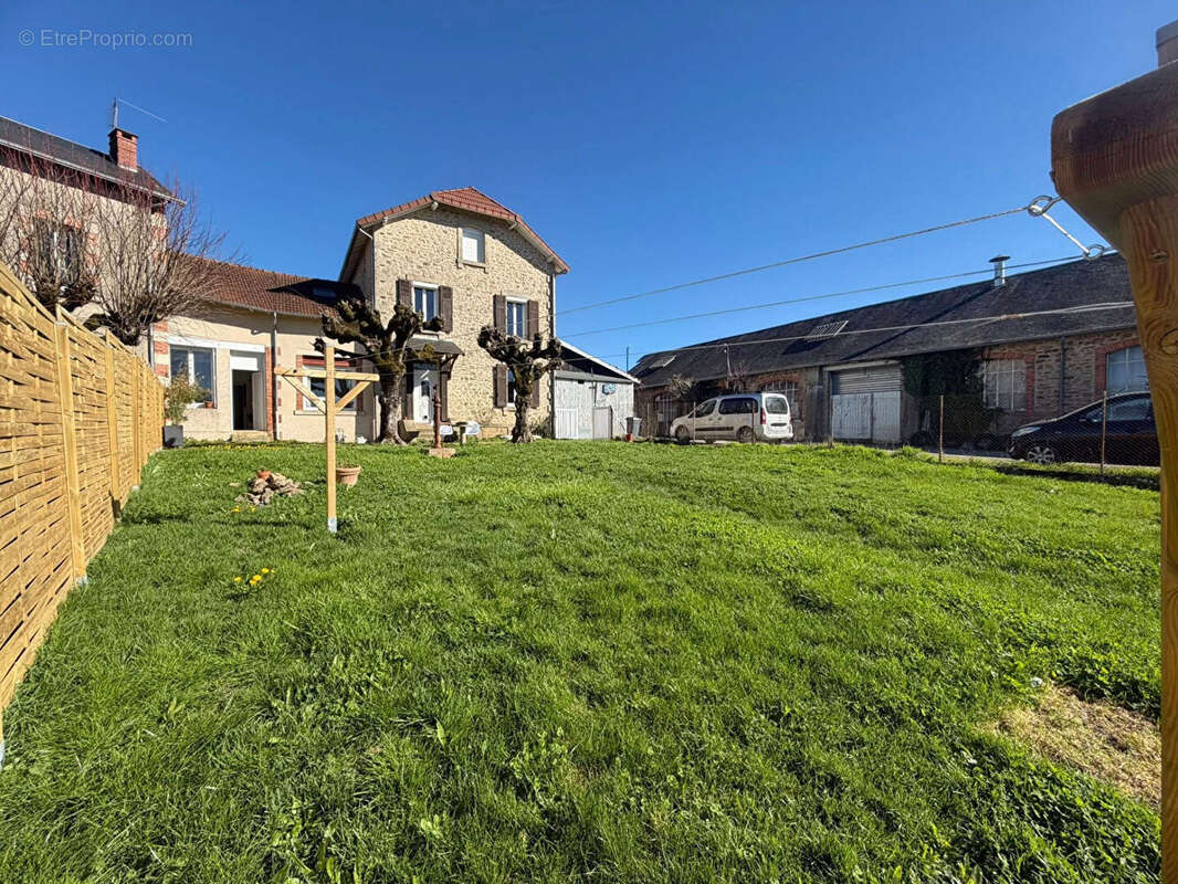 Maison à CHATEAUPONSAC