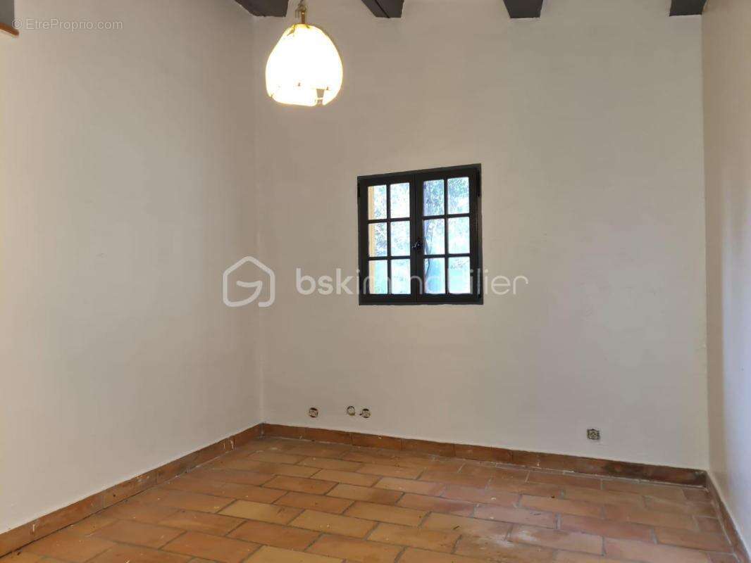 Maison à LA ROQUETTE-SUR-SIAGNE