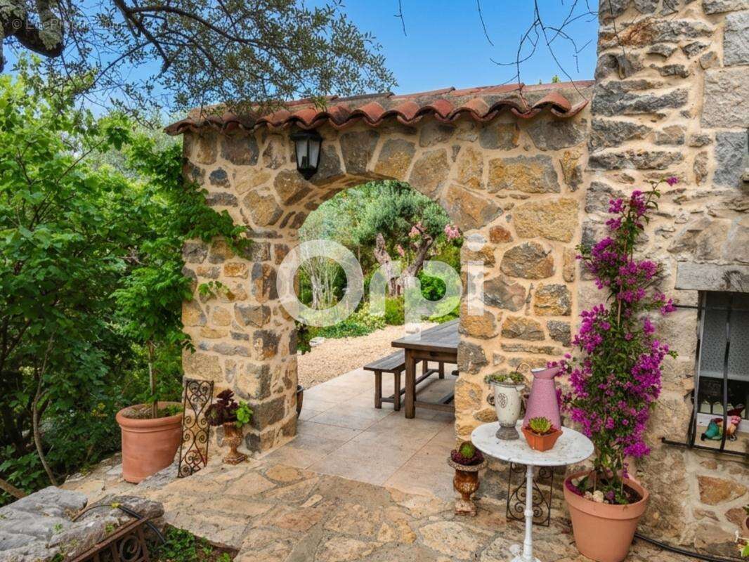 Bastide/mas en pierres authentique renové - calme absolu - terrain / oliviers - photo 11