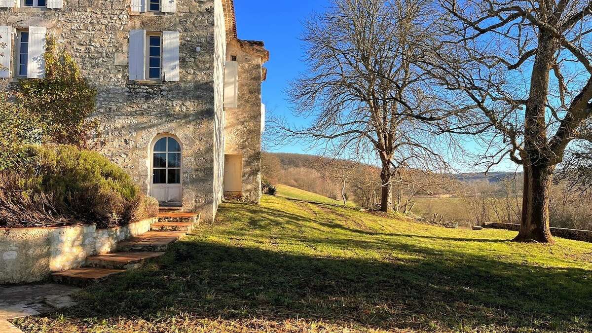 Projet famillial ou exploitation de gîte possible, pour ce très beau hameau à proximité de Roquecor - photo 9