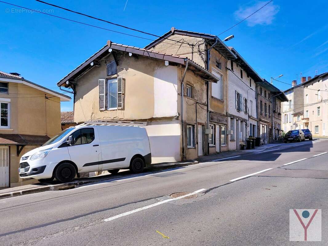 Maison à NEUVILLE-LES-DAMES