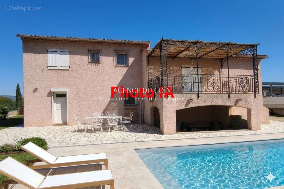 Maison à LE MUY
