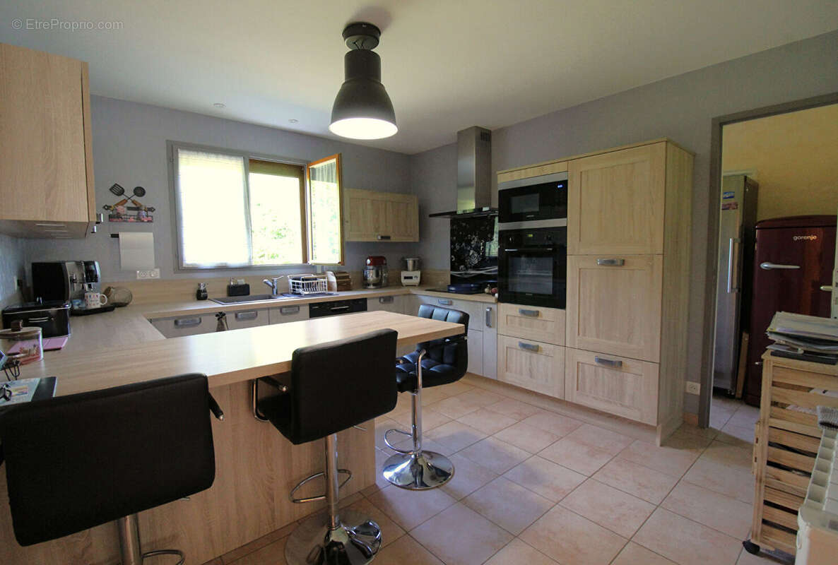 Maison plain-pied 109m² hab 1079m² de terrain à Saint Amour 39 - photo 2