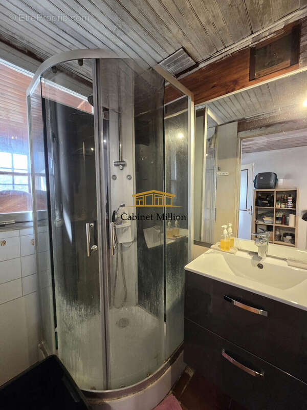 Maison à VIC-LA-GARDIOLE