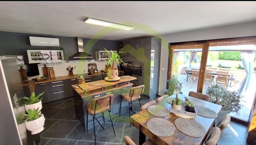 Maison à VERCHAIN-MAUGRE