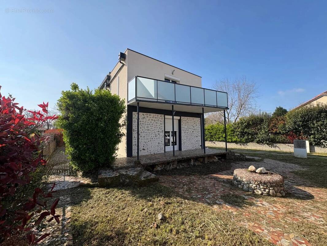 Maison à LA SALVETAT-SAINT-GILLES