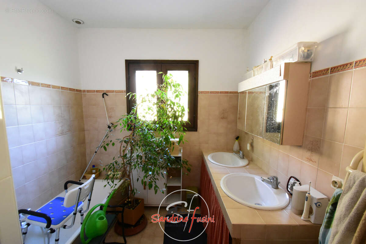 Villa de plain-pied 4 pièces avec piscine - photo 8