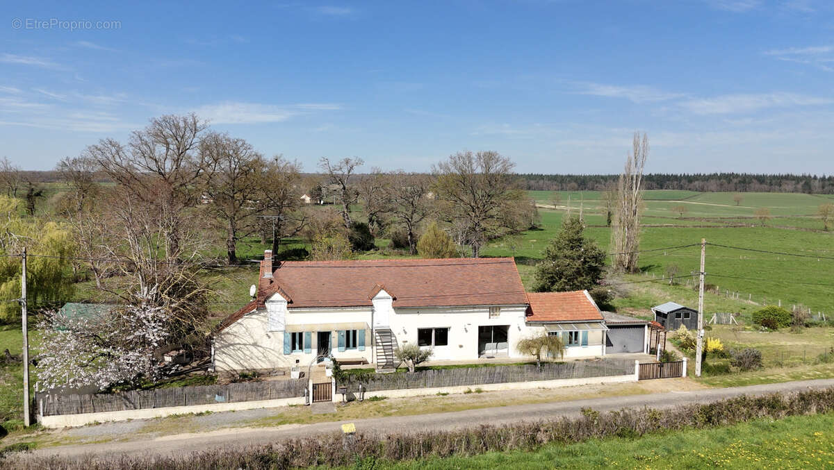 Maison à DENEUILLE-LES-CHANTELLE