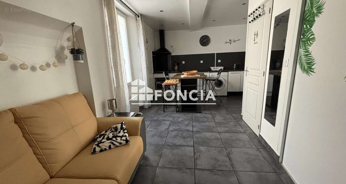 Appartement à SOLLIES-PONT