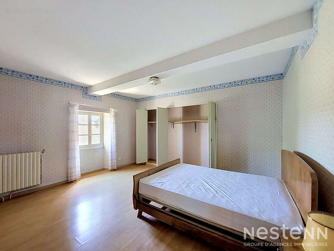 A Vendre Bâtisse en pierre de 255 m² avec dépendance attenante sur terrain de plus de 3 200 m² - photo 9